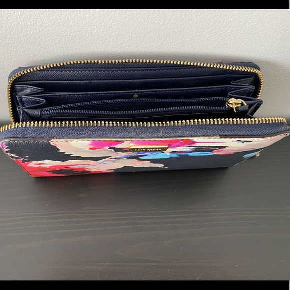 KATE SPADE Wallet - Picture 4 of 7